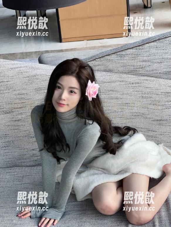 微密圈 - 白龙猫女的校服写真合集每一张图片都不容错过，真是太美了！