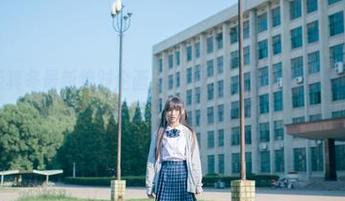 下载神楽坂真冬最新绝对企画-夏日双人比基尼《笑颜水时计》的原图，感受热情