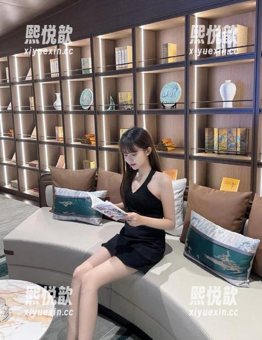 秀人网 - Candy糖糖私房写真：皮衣魅力大揭秘，图集带你感受真实风情！