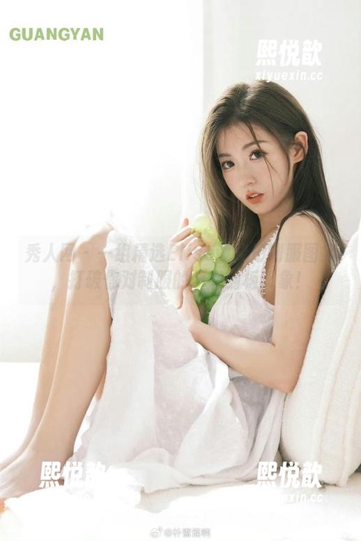 秀人网 - 一组精选Elise谭晓彤制服图集，打破你对制服的所有刻板印象！