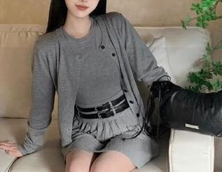秀人网 – 通过MODEL伊若的专业图库分享，领略职业装的百变风采