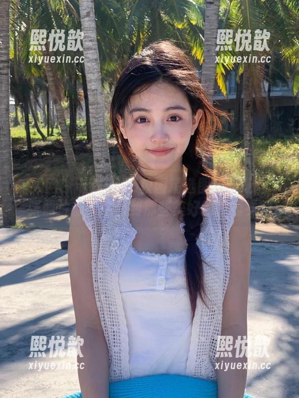 秀人网 - 七七kiko校园精选图包：让每一张照片都带你回到那些美好的校园岁月