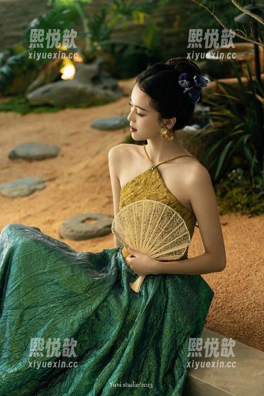秀人网 - 任莹樱Jenny兔女郎的高清套图：让你领略光影交错间的绝美瞬间！