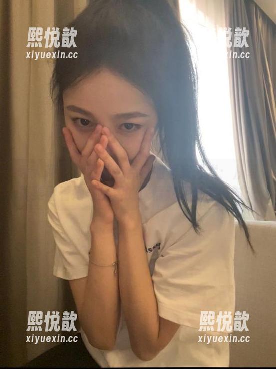 秀人网 - 伊丽莎有点白的居家艺术：从写真美图看她与生活的深情对话与美好时光