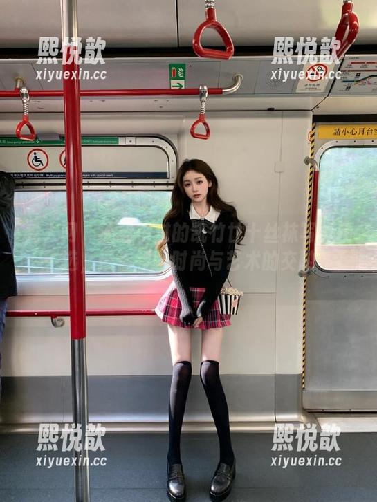 秀人网 - 不容错过的凯竹廿十丝袜写真精选，带你领略时尚与艺术的交融
