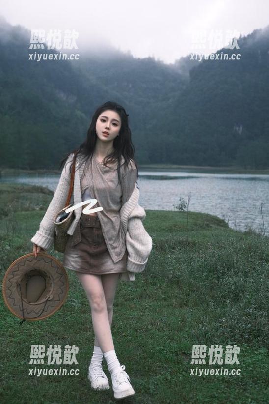 秀人网 - 高清职业装系列大放送：圆圆酱用魅力迷倒所有职场冰山，合集不可错过！