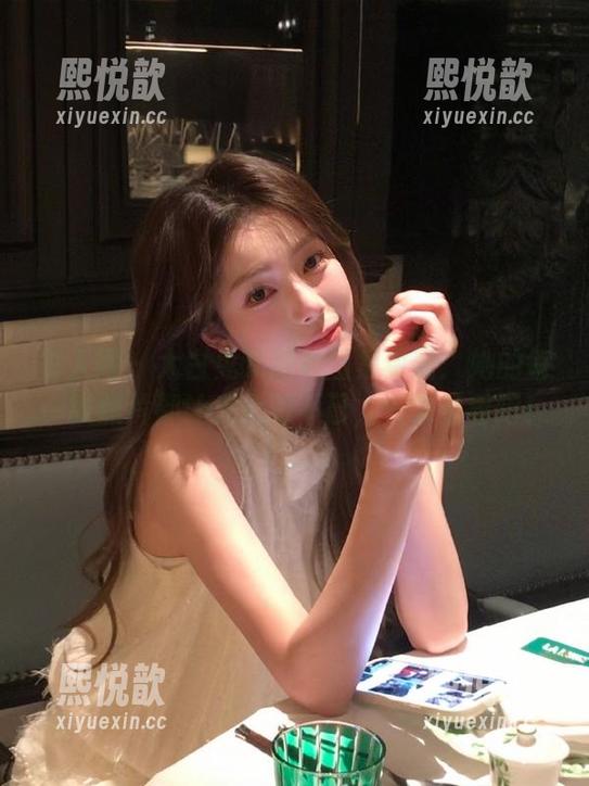 秀人网-大白兔吖 秀人网 - 大白兔吖甜心图集更新:她的每一张照片都让人心动不已,快来看看吧!