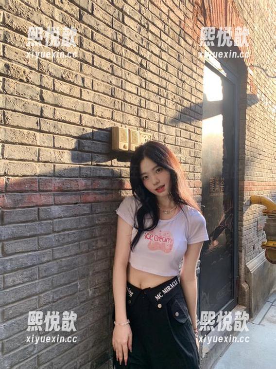 秀人网 - 奶油妹妹在此！纯白图包里的作品，不完美却用心，快来围观吧！