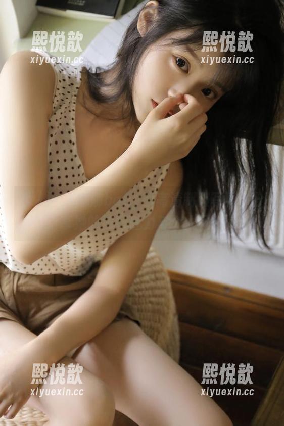 秀人网 - 娜娜baby的高清制服写真，分享她的独特魅力与个人风格