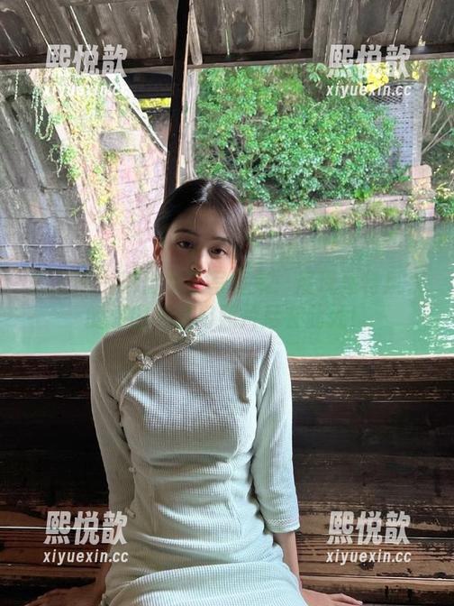 秀人网 - 娜比女王写真集：展现独特风采的原图与梦幻照片尽在此处！
