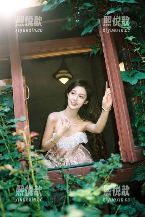 秀人网 - 穿越梦境的蕾丝世界，婠婠么写真免费下载尽情享受