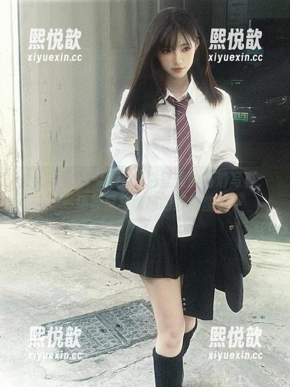 秀人网 - 小夕Kitty浴室里的高清写真：一场视觉与情感的双重盛宴