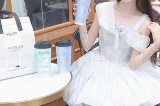 秀人网 – 梦幻写真集：小蛮妖_honey裤里丝的原图，记录每一个美丽的瞬间
