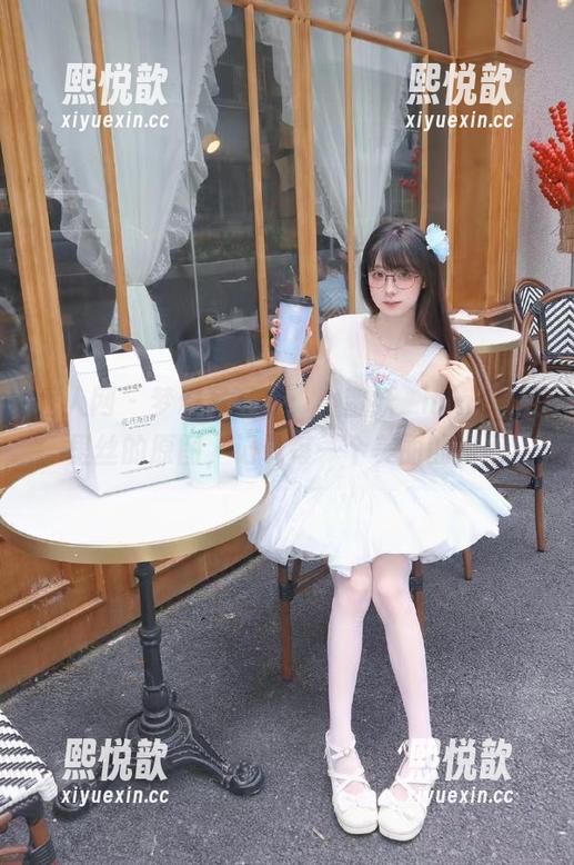 秀人网 - 梦幻写真集：小蛮妖_honey裤里丝的原图，记录每一个美丽的瞬间