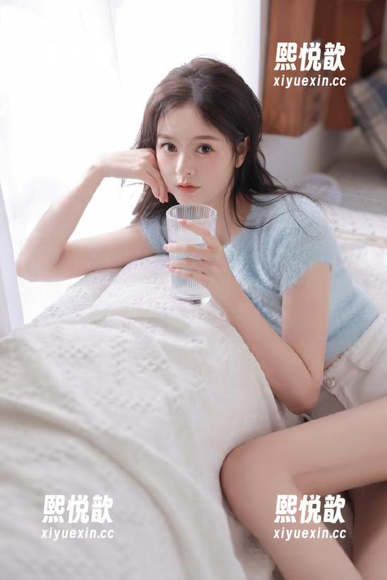 秀人网 - 探索徐cake天台写真之美，获取超清原图与多样化图包，助力你的艺术创作！