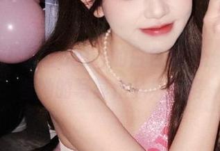 秀人网 – 星星baby的白色幻想：从原图看她的写真作品与风格