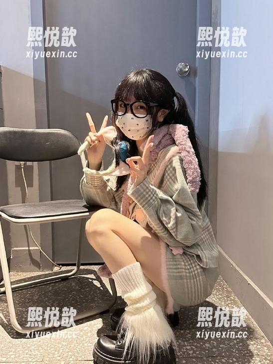 秀人网 - 超美私拍合集：月夕Lily丝袜写真，展现每一寸曲线的诱惑