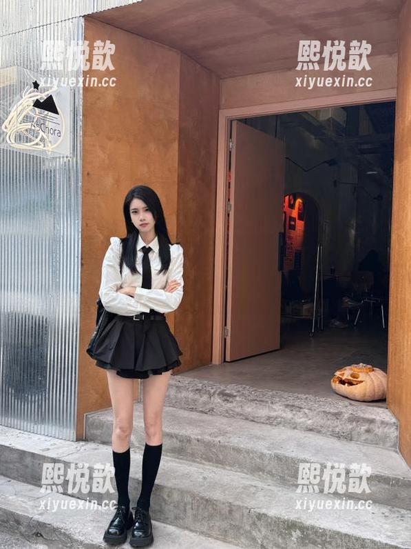 秀人网 - 月酱儿兔女郎写真最新原图，甜美与性感的完美结合！