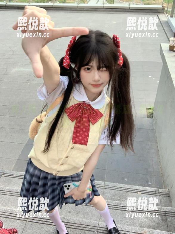 秀人网 - 感受樱井舞的吊带诱惑：原图与图册精彩集锦