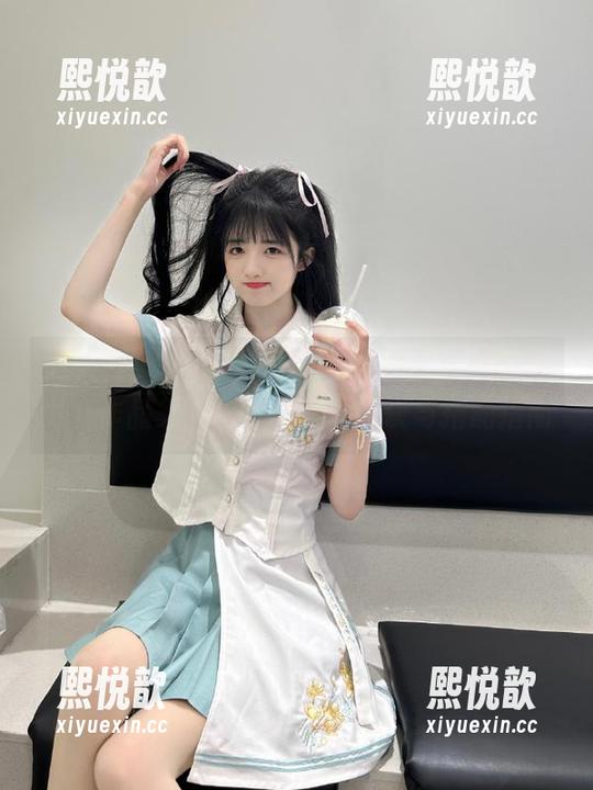 秀人网 - 跟随浅浅Danny探索短裤的魅力，作品集分享她的时尚秘诀与搭配指南