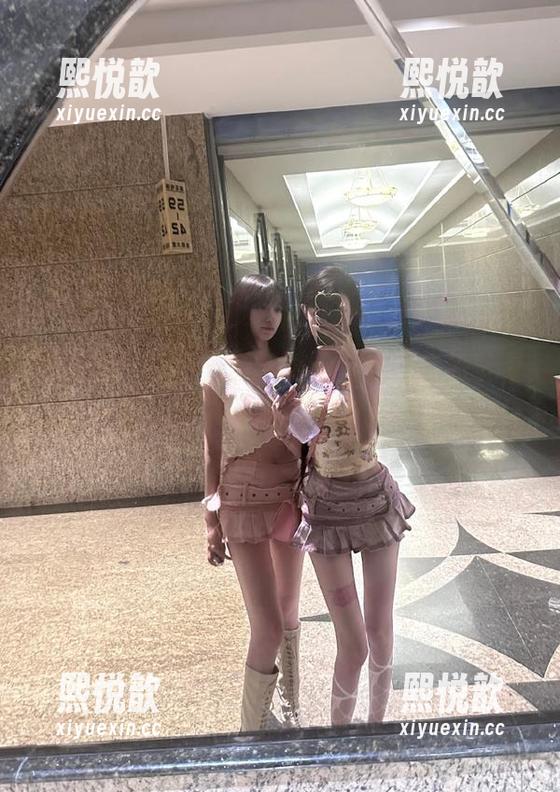 秀人网 - 温妮定制写真：在妹妹的微笑背后，隐藏的惊喜等你发现！
