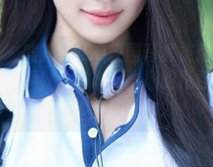 秀人网 – 熊吖BOBO校园写真集精选：探索校园趣事，从书本到操场的青春点滴与心路历程
