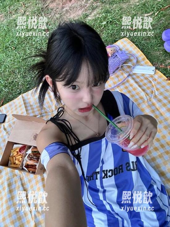 秀人网 - 玄子定制礼服写真合集：让每一款礼服绽放独特光彩