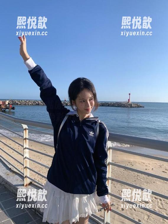 秀人网 - 私房红裙写真：琳琳ailin在绚丽色彩中绽放的迷人图片