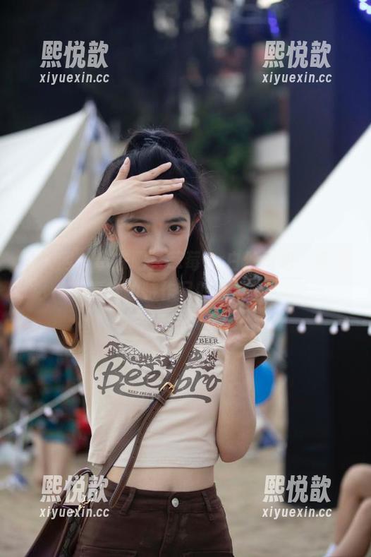 秀人网 - 拿去吧！草莓zz白丝图包，专为喜欢独特作品的人准备！