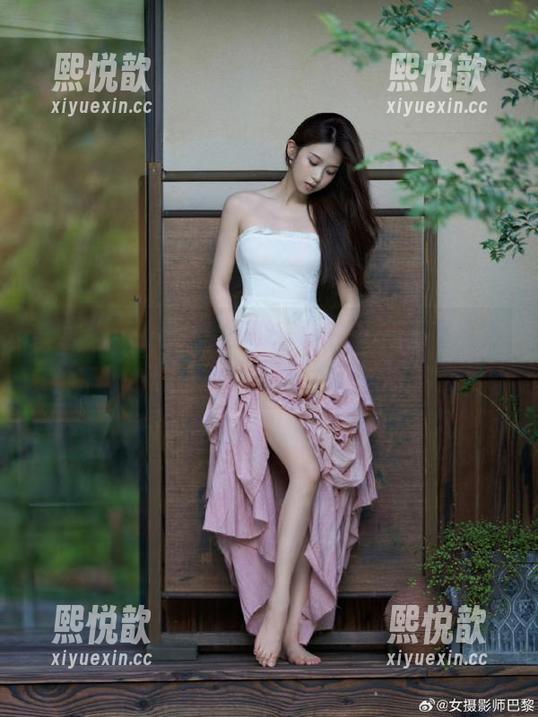 秀人网 - 从“软情”来看礼服：这部高清写真集让你笑着也想哭！