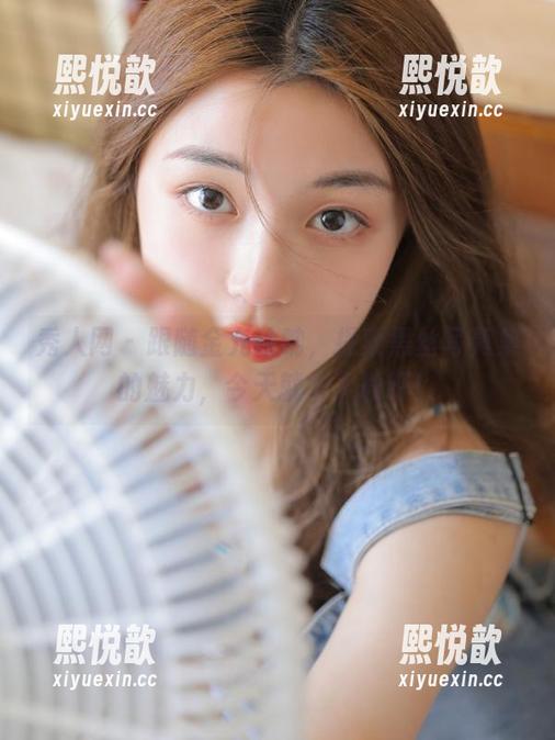 秀人网-金允珍呐 秀人网 - 跟随金允珍呐,探索黑丝写真集的魅力,今天就来下载吧!
