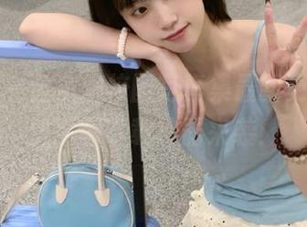 秀人网 – 金多娜校园写真集最新更新，免费原图下载神器来袭！