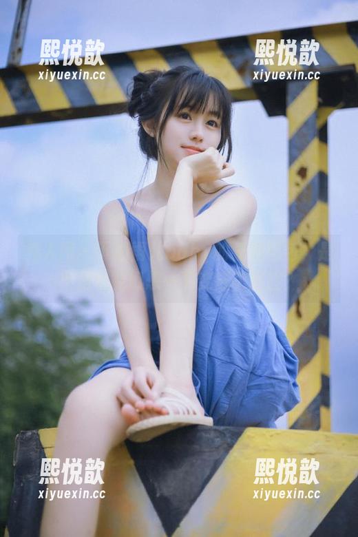 秀人网 - 下载雨儿baby的长腿图包，是不是也能幻想一下变成美腿控？