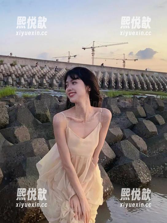 秀人网 - 最新颜浅浅Cindy居家套图，玩转家庭与时尚的完美结合