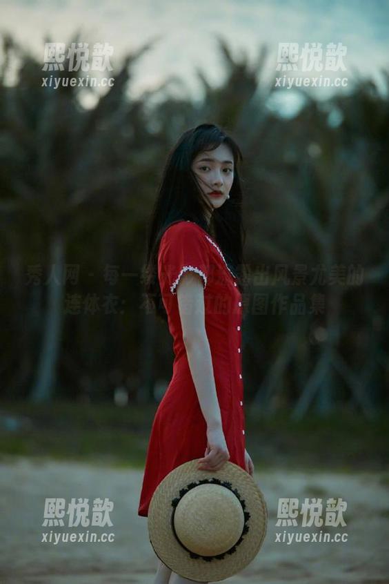 秀人网 - 每一缕光影都流露出风景尤美的连体衣：不可错过的原图作品集