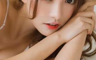 秀人网 – 瓶颈与灵感——麦田裤里丝图包的艺术探索与创意故事