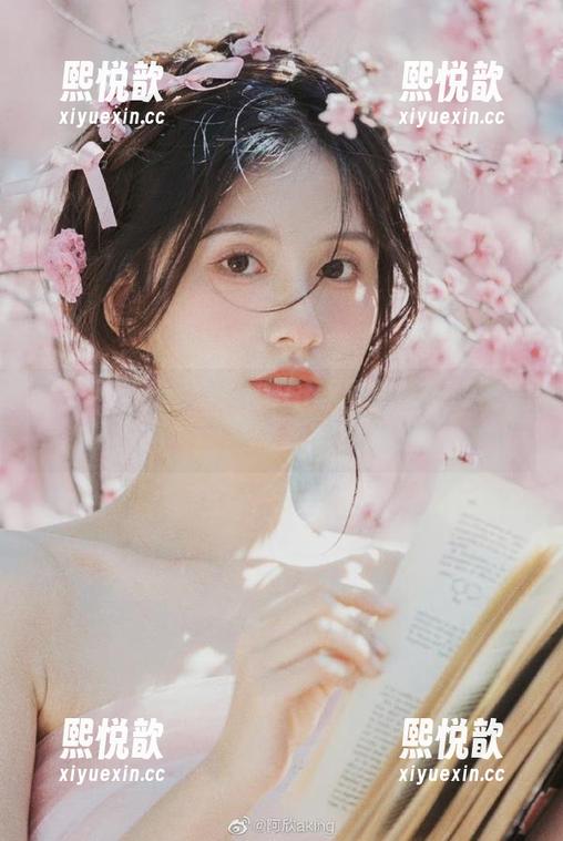 秀人网 - 观看黄婧GIGI的图包：透明的美学与情感交融
