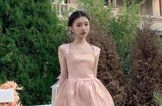 秀人网 – 碧海蓝天中的黄歆苑，泳装原图写真照片展现她的无尽魅力