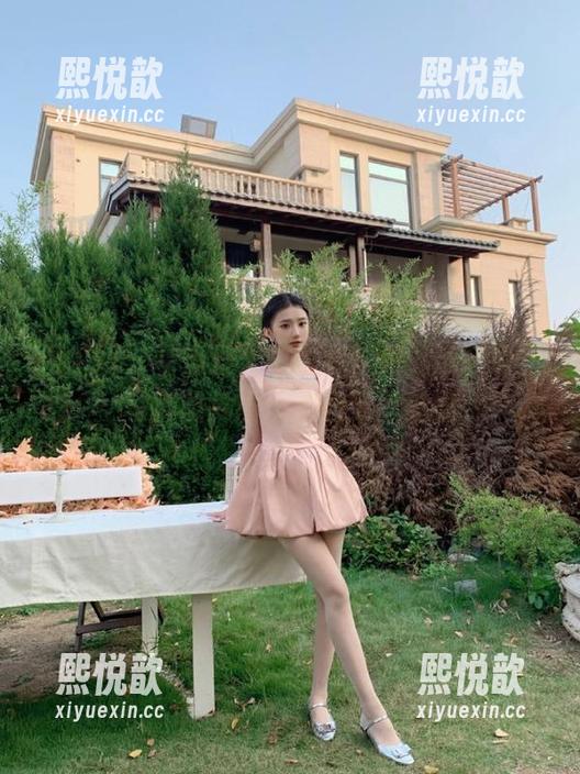 秀人网 - 碧海蓝天中的黄歆苑，泳装原图写真照片展现她的无尽魅力