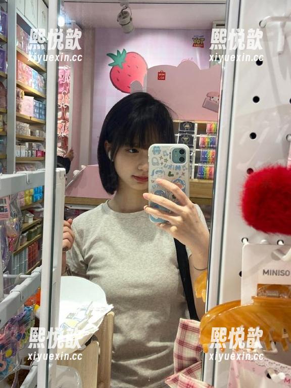 秀人网 - 瑜伽之美：龙雪儿精致图包合集，展现优雅与力量的完美融合