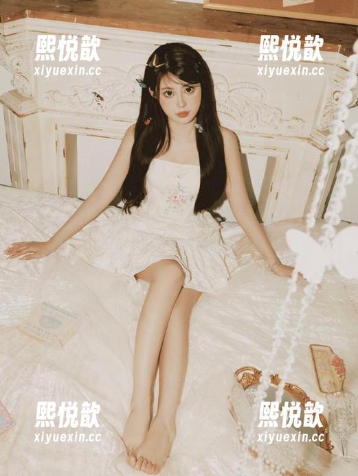 糖果画报-战姝羽Zina 糖果画报 - 探索战姝羽Zina的《秘书》写真作品,捕捉细腻的情感和姿态