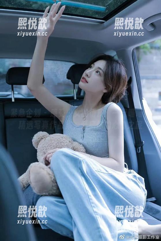 紧急企划 - 感受少女的俏皮：一只喵喵梓精选写真作品集，开启你的心动之旅