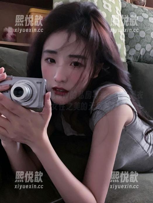 紧急企划-见希w 紧急企划 - 见希w的私房写真:细腻睡衣呈现女性之美的无尽魅力