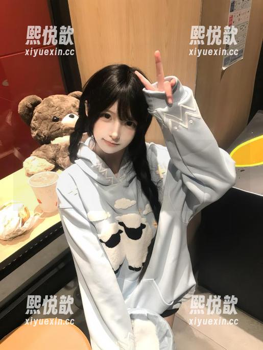 微密圈 - 曝光羊小雪juvia短裤高清作品，清新感受瞬间绽放，时尚与活力的完美结合！