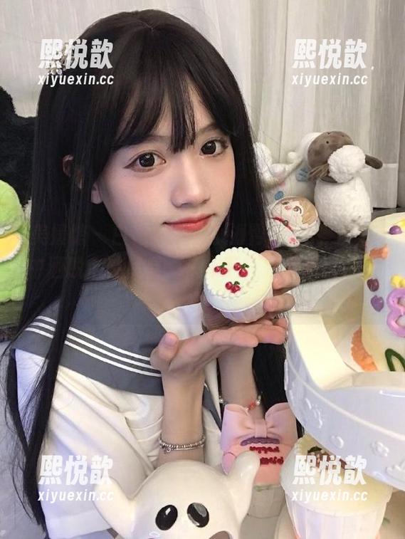 美媛馆 - 白衬衫下的小海臀rena，图库中洒脱个性尽显，快来下载获取灵感源泉！