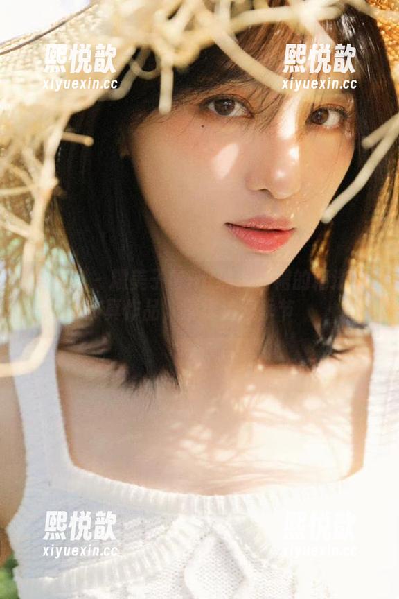 美媛馆-糯美子Mini 美媛馆 - 糯美子Mini绑定白裙的精选写真作品,演绎浪漫季节
