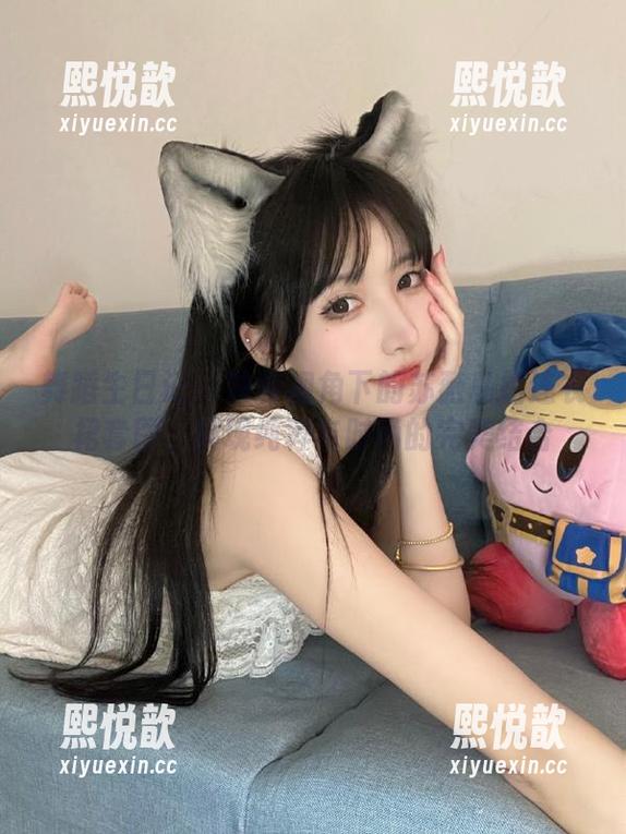 舞蹈生日记 - 独特视角下的苏薇私拍连衣裙套图，展现纯粹与时尚的完美结合