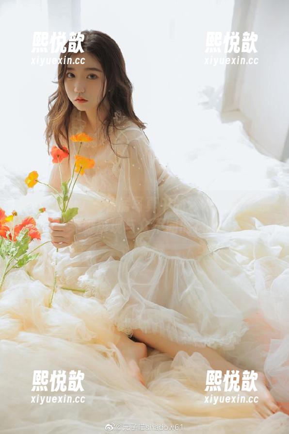 花漾show - 私房写真中的艺术：周于希美脚展现与众不同的风格
