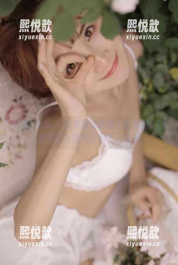 花漾show - 探索周大萌的天台秘境：精美原图与图集让你目不暇接