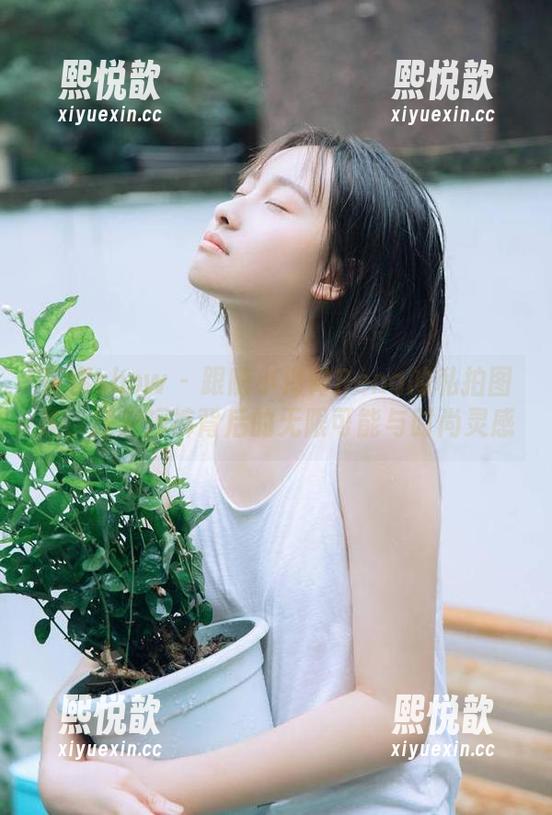 花漾show-小海臀Rena 花漾show - 跟随小海臀Rena的私拍图集,探索短裤背后的无限可能与时尚灵感